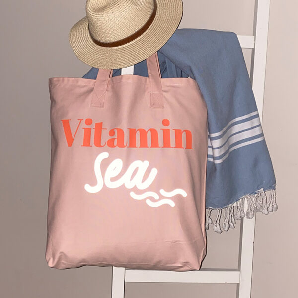 Strandtasche Vitamin sea Tasche mit Aufdruck. Sea reflektiert, wenn Licht drauffällt